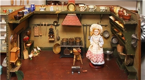 Eine historische Puppenstube, wie sie zu der Zeit üblich war, als die Bewohner vom Altenzentrum St. Ulrich selbst noch Kinder waren. Eine historische Puppenstube, wie sie zu der Zeit üblich war, als die Bewohner vom Altenzentrum St. Ulrich selbst noch Kinder waren.