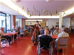 Sängerin im Speisesaal Bayerischer Abend
