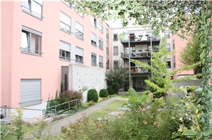 Das Caritas-Altenzentrum St. Ulrich hat einen großen Garten. Das Caritas-Altenzentrum St. Ulrich hat einen großen Garten.