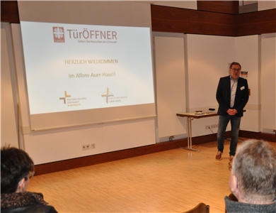 TürÖFFNER Info Abend 4.2.2020 Projektkoordinator Robert Talaj erklärt das Konzept