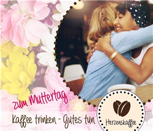 Herzenskaffee_Muttertag Frauen, die sich umarmen