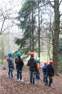 Spring in the City 06 Jugendliche beim Klettern