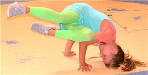 Caritas Sommer Hegenberg 10 Mädchen macht Breakdance