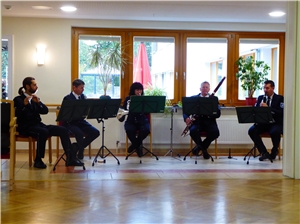 Polizeimusikkorps Thüringen spielt auf ihren Instrumenten