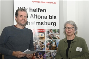 Thilo Graf (Projektleiter Fratello) und Sabine Haentjes (Finanzkommission Hamburger Spendenparlament) bei der 82. Parlamentssitzung