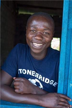 Ex-Kindersoldat Jean Tsiba*, 16 Jahre alt Ex-Kindersoldat Jean Tsiba*, 16 Jahre alt Kongo