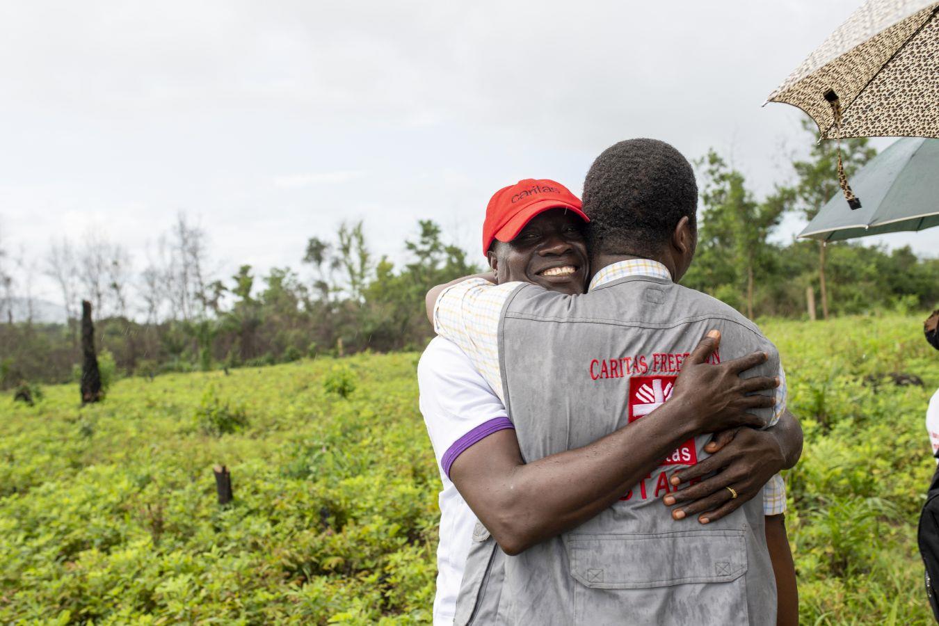 Sierra Leone: Hassan Thray auf seinem Erdnussfeld