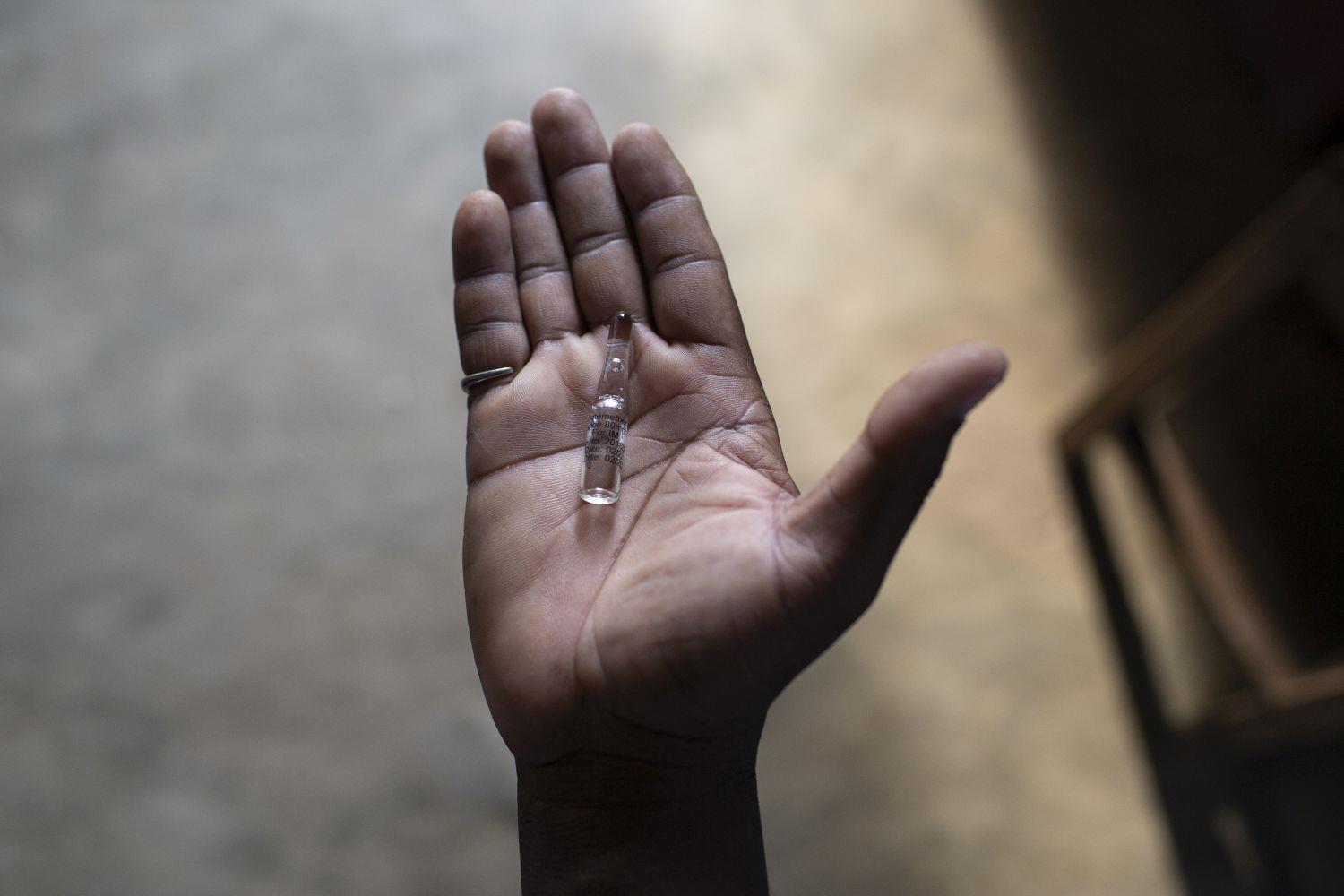 Ampulle mit Malariamedikament
