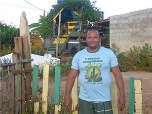 Jose Barbosa steht vor seinem Haus