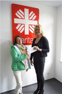 Spende von Ilona Hermes (l.) für den Fahrbaren Mittagstisch Krefeld Spende für Fahrbaren Mittagstisch Krefeld