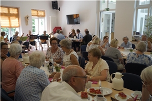 Musik und Kaffee bei Spendenübergabe im Em Cavenn Musik und Kaffee bei Spendenübergabe im Em Cavenn