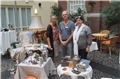 Marienheim - Ausstellung_2 Mitarbeiter des Marienheims inmitten der Ausstellung zur Geshcihte der Hauswirtschaft