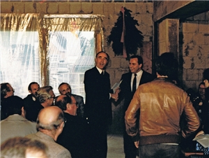 Szene während der Einweihung des Sankt Josefshauses 1989
