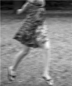 Verschwommenes Bild einer laufenden Frau