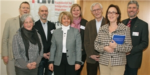 Staatssekretärin Zülfiye Kaykin mit der NRW-Fachgruppe in der Wülfrather Kita Arche Noah