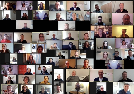 Collage der Screenshots aus den Videokonferenzräumen zur Resonanzschleife der Systemdiagnose.