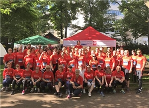 Gruppenfoto Teilnehmer J.P. Morgan-Lauf 2019 Gruppenfoto vom Team des Caritasverbands Offenbach beim J.P. Morgan-Lauf 2019