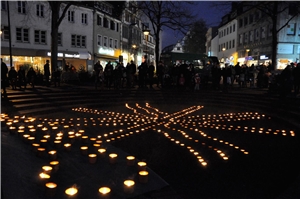 Die Aktion „Eine Million Sterne“ findet am Samstag vielerorts statt, auch wieder am Marienplatz in Paderborn.