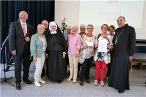 Mit dem zweiten Preis (1.500 Euro) wurde die Caritas-Konferenz St. Alexander in Schmallenberg ausgezeichnet, die mit einer Vielzahl an Aktivitäten Menschen anspricht, die einsam, arm oder fremd sind. 