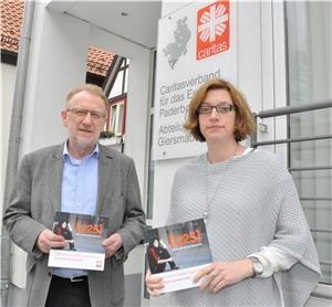 Friedhelm Hake vom Caritasverband Paderborn und Simone Segin vom Diözesan-Caritasverband stellten das neue Online-Beratungsangebot U25 für suizidgefährdete Jugendliche vor. 