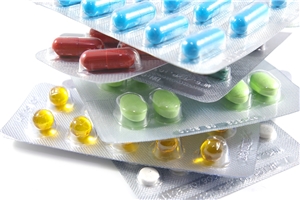Bild mit bunten Tabletten in verschiedenen Blistern.