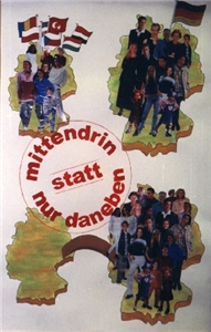 Mittendrin statt nur daneben Mehrere Deutschlandkarten mit Menschenmengen. In der Mitte Stempel mit der Aufschrift
