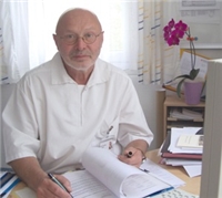 Pflegedirektor Peter Thurnberger an seinem Schreibtisch