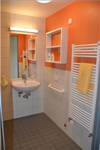 Ein Bad im Bewohnerzimmer Ein Bad im Bewohnerzimmer