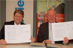 Diözesan-Caritasdirektor Bernhard Appel und Oberkirchenrat Urs Keller (rechts). Charta Oecumenica Socialis 1