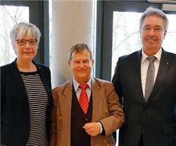 Vorstand Mathea Schneider, Friedrich Schmid und Diözesan-Caritasdirektor Thomas Herkert (v.l.). Foto: DiCV Freiburg/Thomas Maier Abschied Justiziar 2