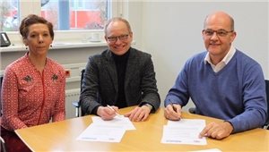 Sabine Weidert (Leiterin des Hopsizdienstes Emmendingen-Teningen-Freiamt), Rainer Leweling (Geschäftsführer Caritasverband) und Meinhard Schamotzki (Geschäftsführer Diakonisches Werk). Quelle: CV Emmendingen Ökumenischer Hospizdienst EM