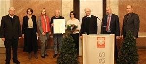 Laudatoren, Festrednerin und Gewinner des Elisabeth-Preises nach der Urkundenübergabe