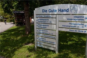 Stiftung_Die_Gute_Hand Eingangsschild zur Stiftung Die Gute Hand und zum Heilpädagogischen Kinderdorf Biesfeld