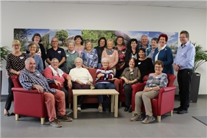 Die Teilnehmer haben sich zum Gruppenbild aufgestellt. Oasentag 2018