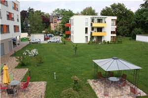 Auf dem Gelände des Katholischen Altenzentrums Landau wird Betreutes Wohnen angeboten. Auf dem Gelände des Katholischen Altenzentrums Landau wird Betreutes Wohnen angeboten.