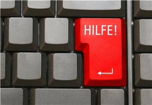 Eine Tastatur, auf einer Taste steht Hilfe. Eine Tastatur, auf einer Taste steht Hilfe.
