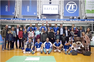 Volleyballspiel 01 Gruppenbild