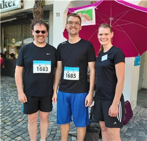 Ravensburg läuft Drei Personen in Lauftrikot