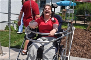 Eine Frau mit Behinderung