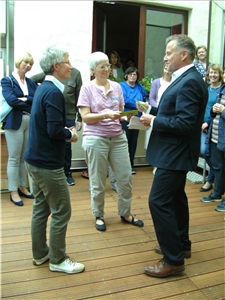Frau Steinmetz und Frau Huber mit Herrn Baumbusch Frau Steinmetz und Frau Huber mit Herrn Baumbusch