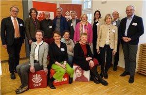 Der Diözesan-Vorstand von SkF und SKM im Erzbistum Paderborn wurde neu gewählt (stehend von links): Dr. Bernd Lewen (Lippstadt, Diözesanvorsitzender SKM), Marita Hill (Menden), Franz Daniel (Menden), 