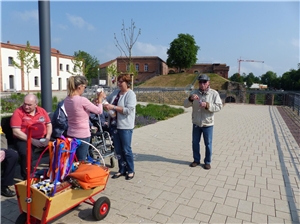 Mit Bollerwagen und Bier den Vatertag gefeiert Mit Bollerwagen und Bier den Vatertag gefeiert