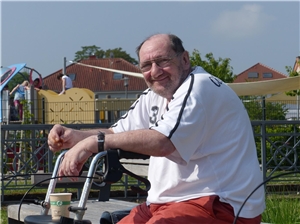 Mit Bollerwagen und Bier den Vatertag gefeiert Mit Bollerwagen und Bier den Vatertag gefeiert