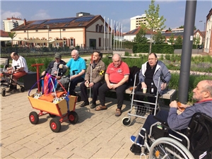 Mit Bollerwagen und Bier den Vatertag gefeiert Mit Bollerwagen und Bier den Vatertag gefeiert