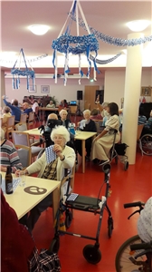 Die Cafeteria war blau-weiß geschmückt. Oktoberfest 3