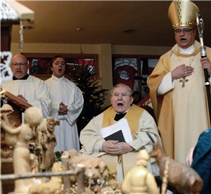 Speyerer Bischof Dr. Karl-Heinz Wiesemann feiert Weihnachtsmesse mit den Bewohnern des Caritas-Altenzentrums St. Elisabeth