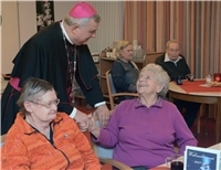 Speyerer Bischof Dr. Karl-Heinz Wiesemann feiert Weihnachtsmesse mit den Bewohnern des Caritas-Altenzentrums St. Elisabeth