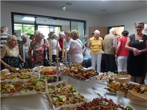 Zehn Jahre Caritas-Altenzentrum St. Hedwig und Kirche Heilig Kreuz Zehn Jahre Caritas-Altenzentrum St. Hedwig und Kirche Heilig Kreuz