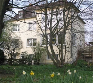 Das Max-Hochrein-Haus mit Garten Max-Hochrein-Haus 2