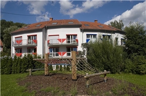 Eines der Gebäude von St. Rafael Eines der Gebäude von St. Rafael